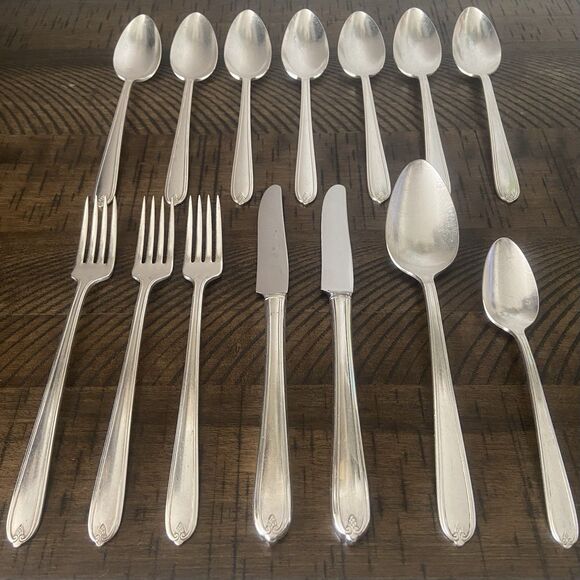 14 Oneida Heirloom Silver Plate Longchamps Chaumont Flatware Replacement Set - Picture 1 of 8